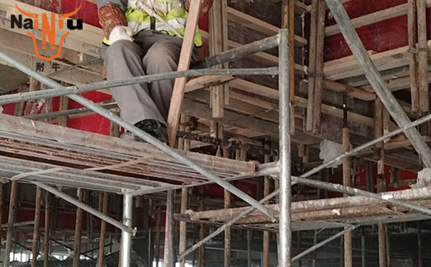 �۰���Ϳ�ϳ�Ĥ����Ļ����²�����Ե��ԭ����